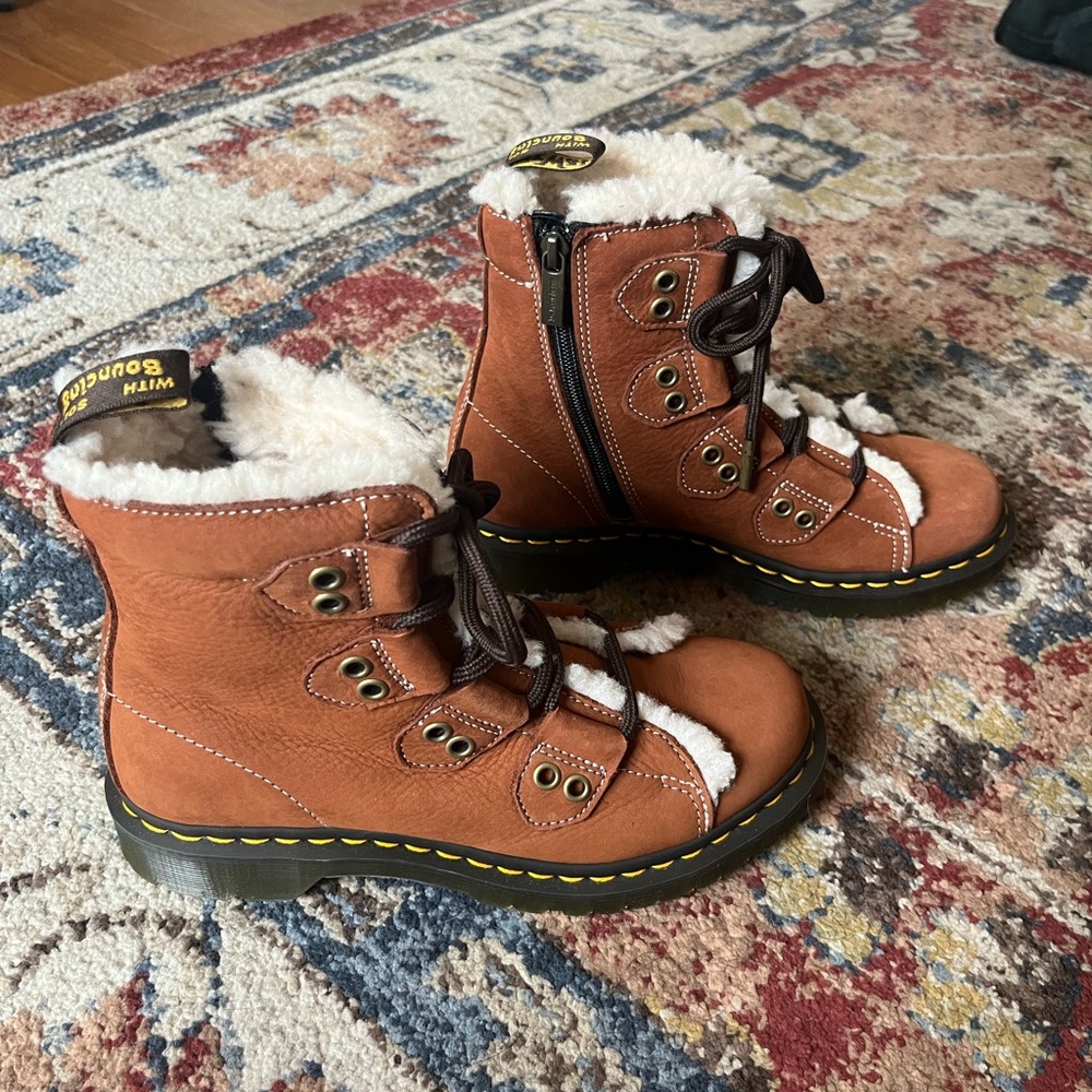 NWOT Dr. Martens 1460 Faux Fur Lined Lace Up Boots